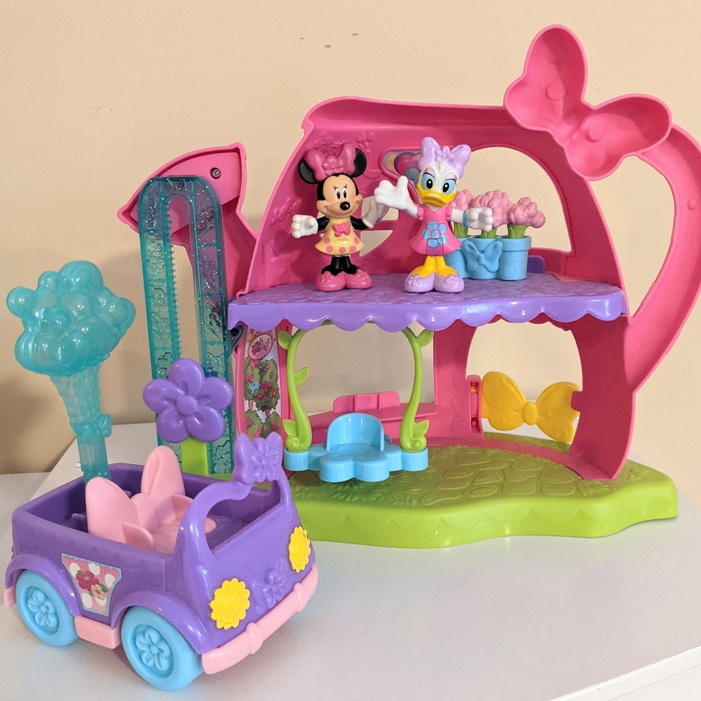 Minnie's Blossom Bowtique